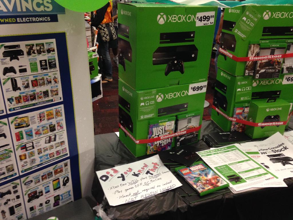GameStop Seems to be Trying Extra Hard to Sell the Xbox ...